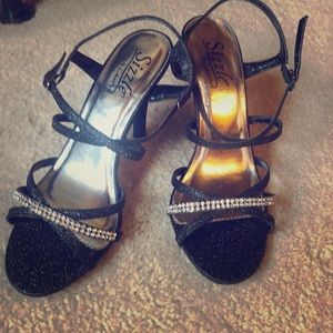 Small heels with wrapping straps